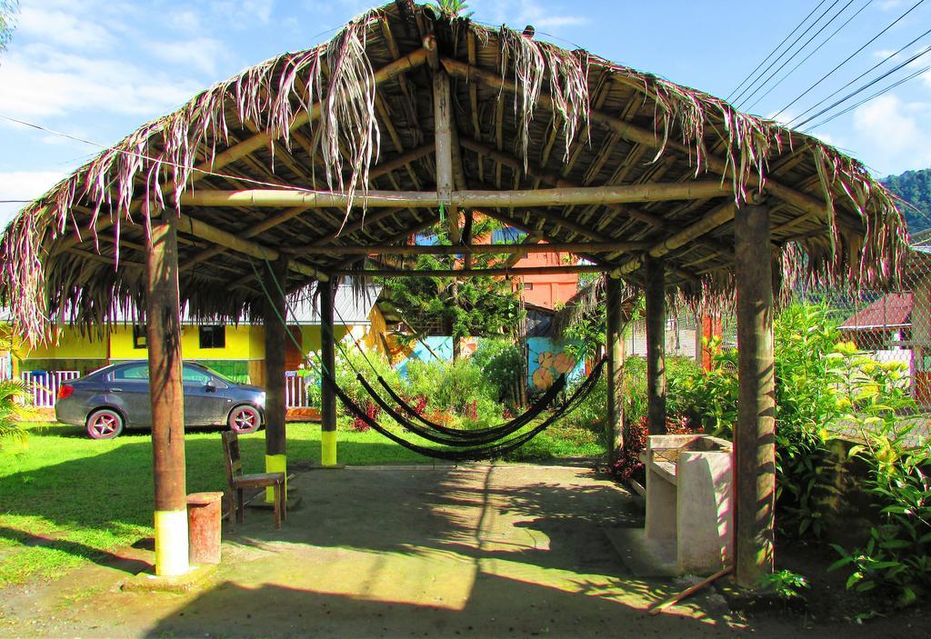 Hostal Henrry'S Mindo Exterior foto